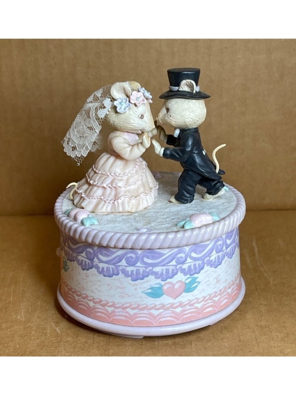 Vintage Enesco Mice Wedding Bride and Groom Musical Figurine Music Box